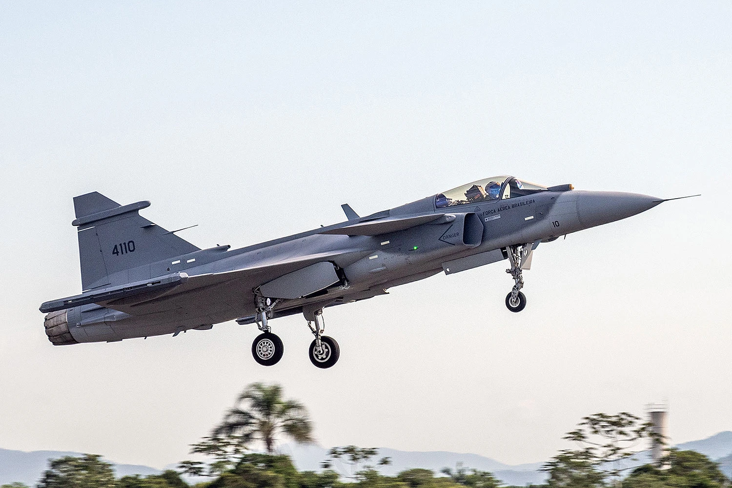 Navio parte da Suécia com mais um lote de caças F-39 Gripen para o Brasil