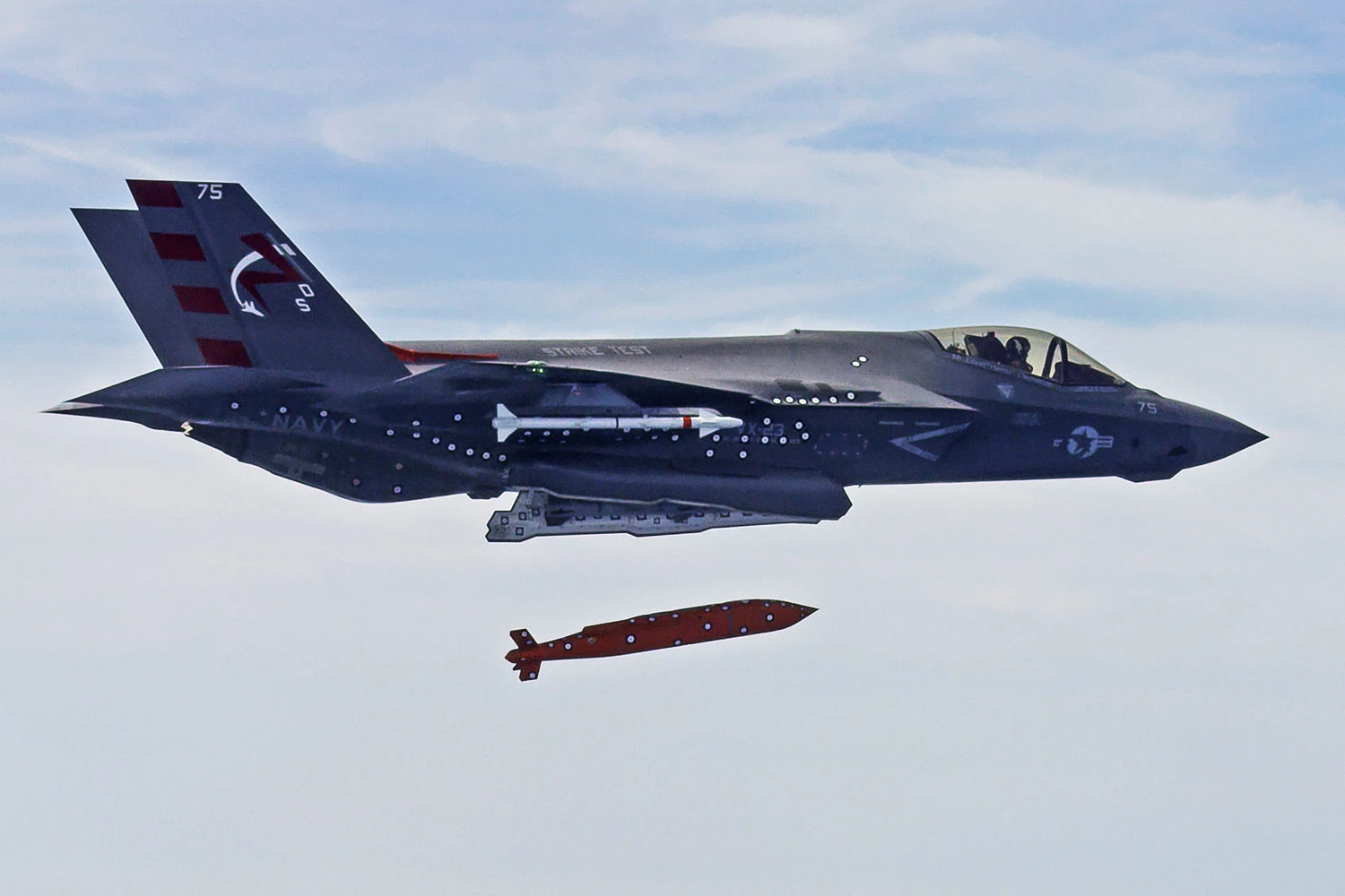 Reino Unido retoma dissuasão nuclear aérea com compra de 12 caças F-35A