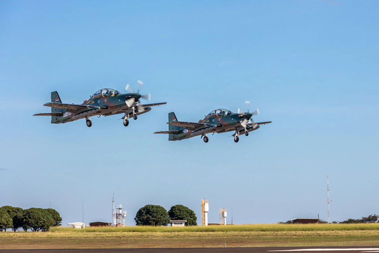 Paraguai recebe quatro A-29 Super Tucano de uma só vez