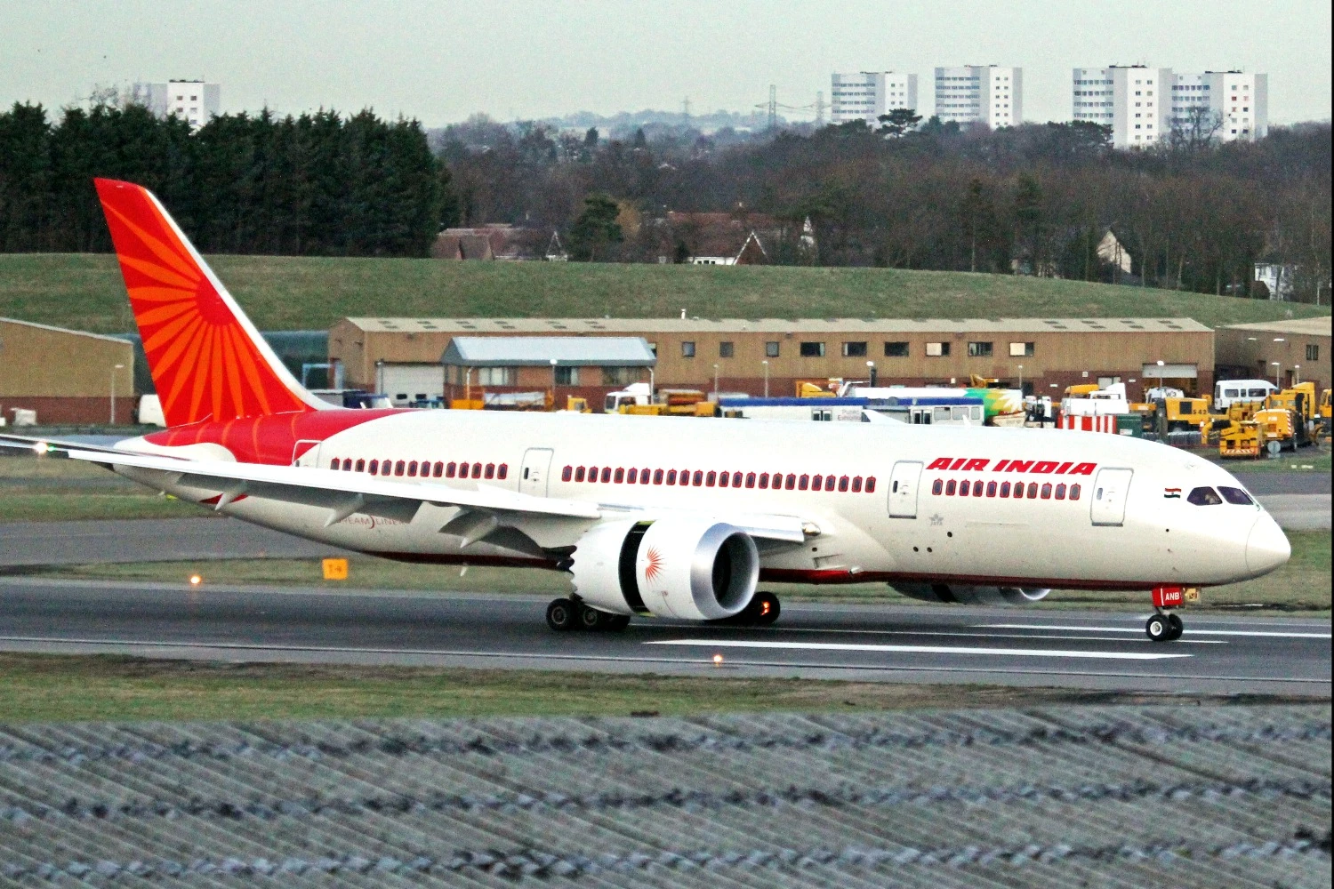 Boeing 787 da Air India envolvido em acidente de 2025 tinha problemas técnicos anteriores