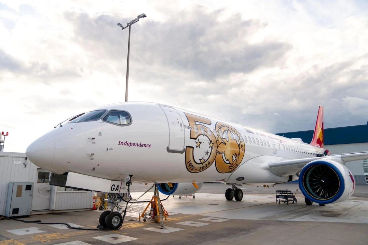 Empresa aérea que esnobou Embraer mostra primeiro A220 em meio a escândalo com CEO