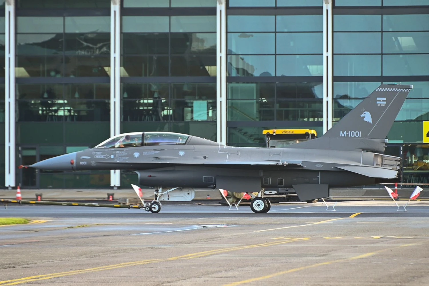 Primeiros caças F-16 da Argentina iniciam voo de traslado da Dinamarca