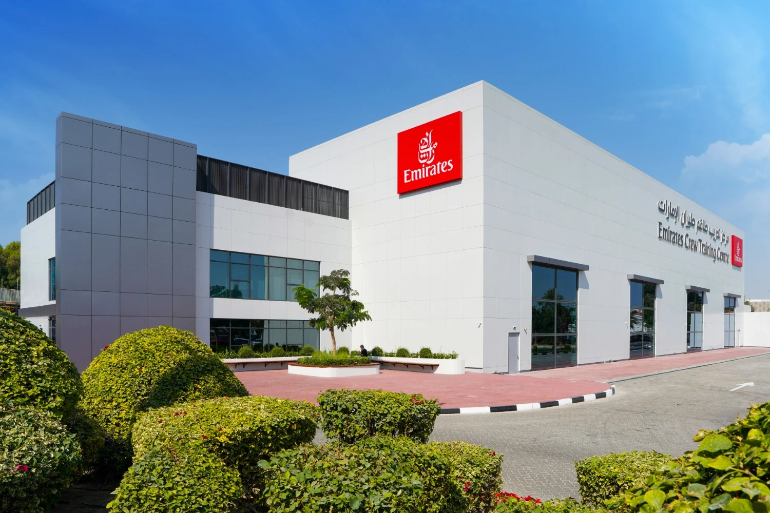 Emirates inaugura novo centro de treinamento de pilotos em Dubai