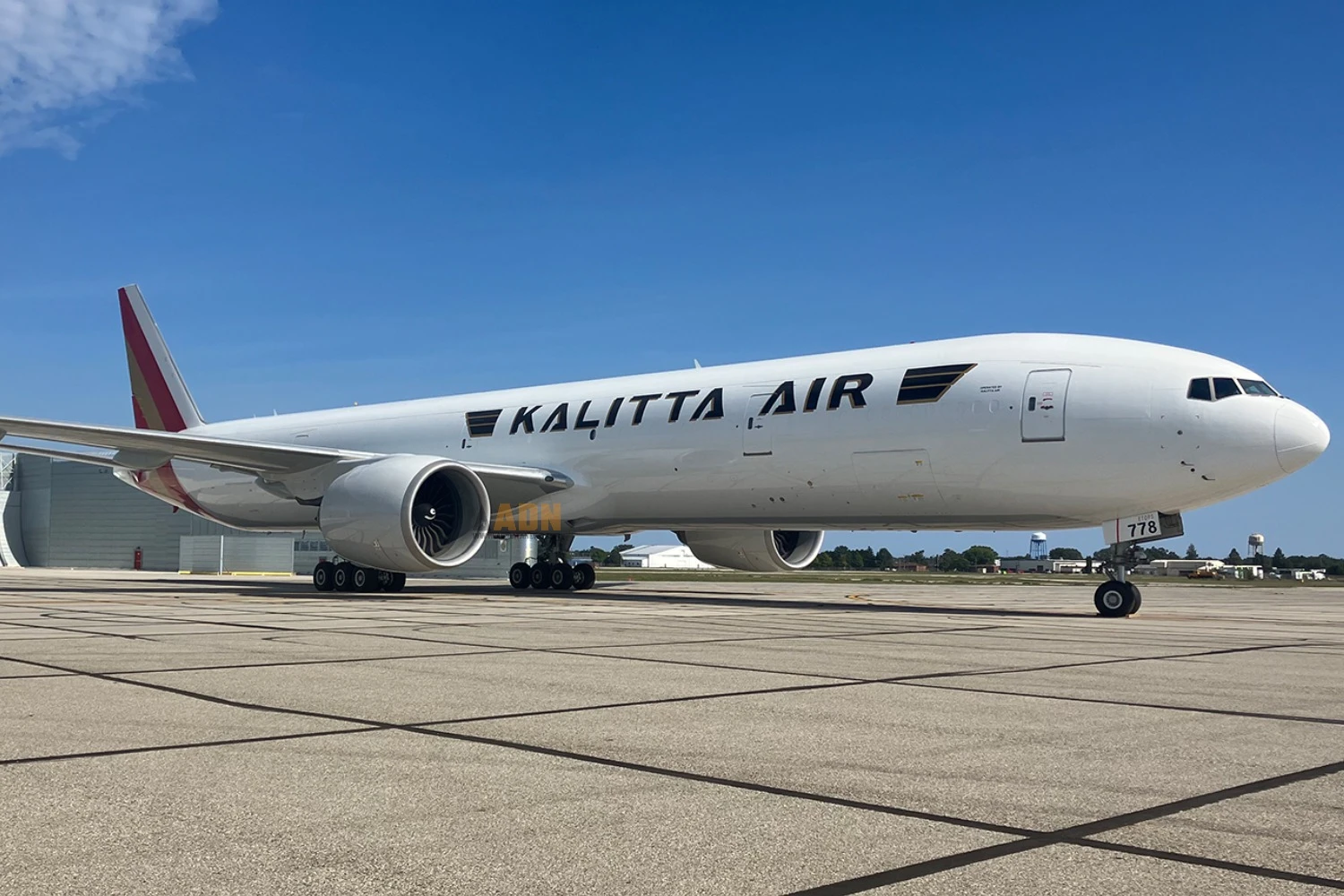 Kalitta Air recebe os primeiros cargueiros convertidos Boeing 777-300ERSF