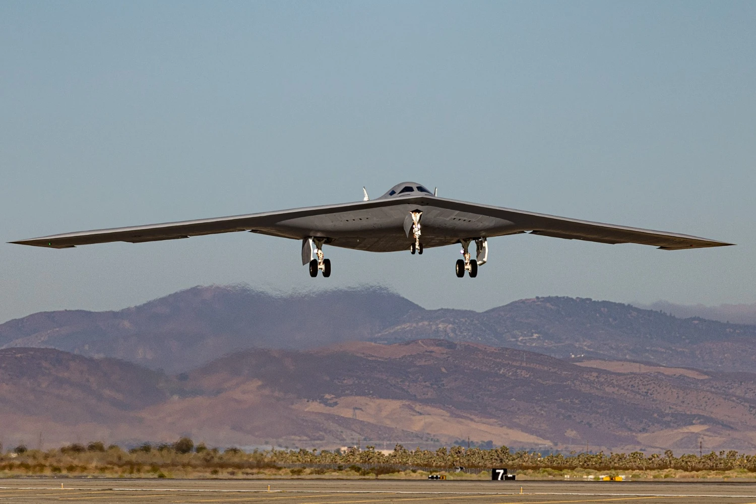 Força Aérea dos EUA confirma chegada do 2º bombardeiro B-21 Raider à Base Aérea de Edwards