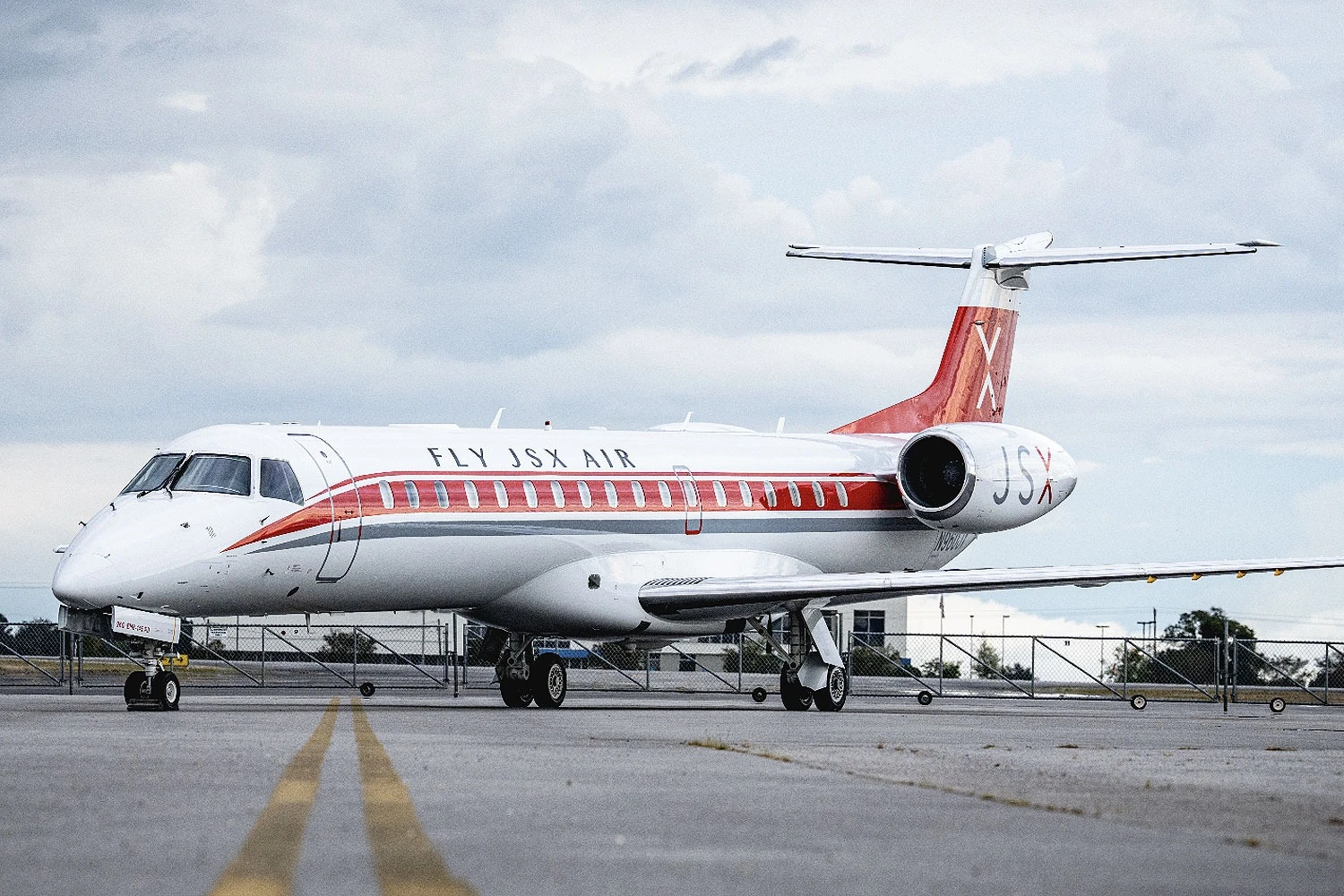 Empresa de voos charter dos EUA, JSX recebe 50º Embraer ERJ 145