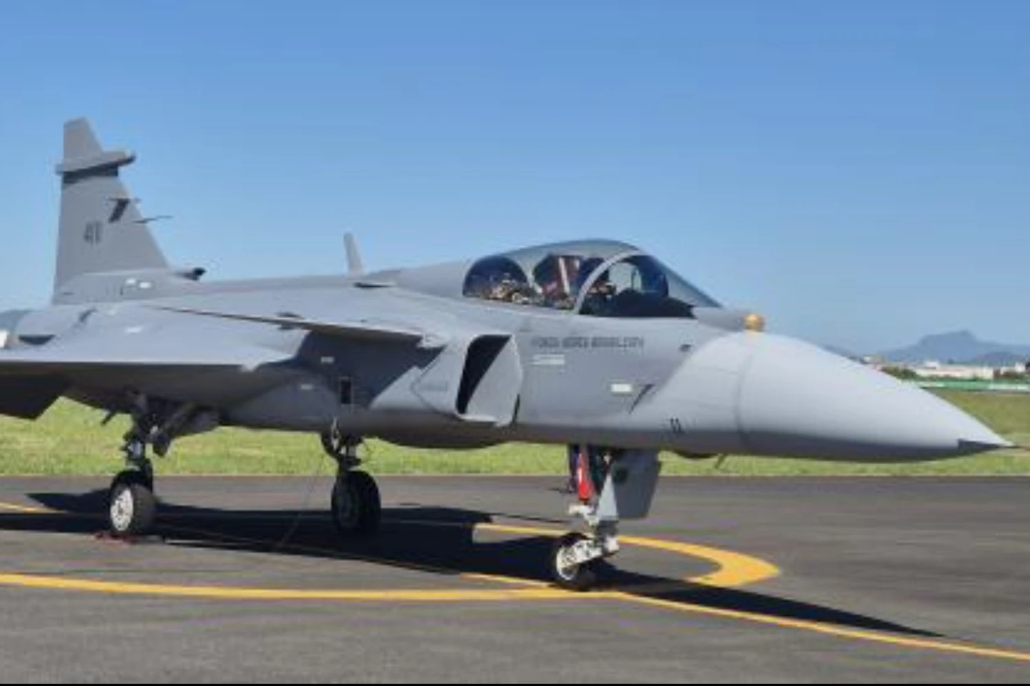 Aeronave da Saab chegou ao país de navio (FAB)