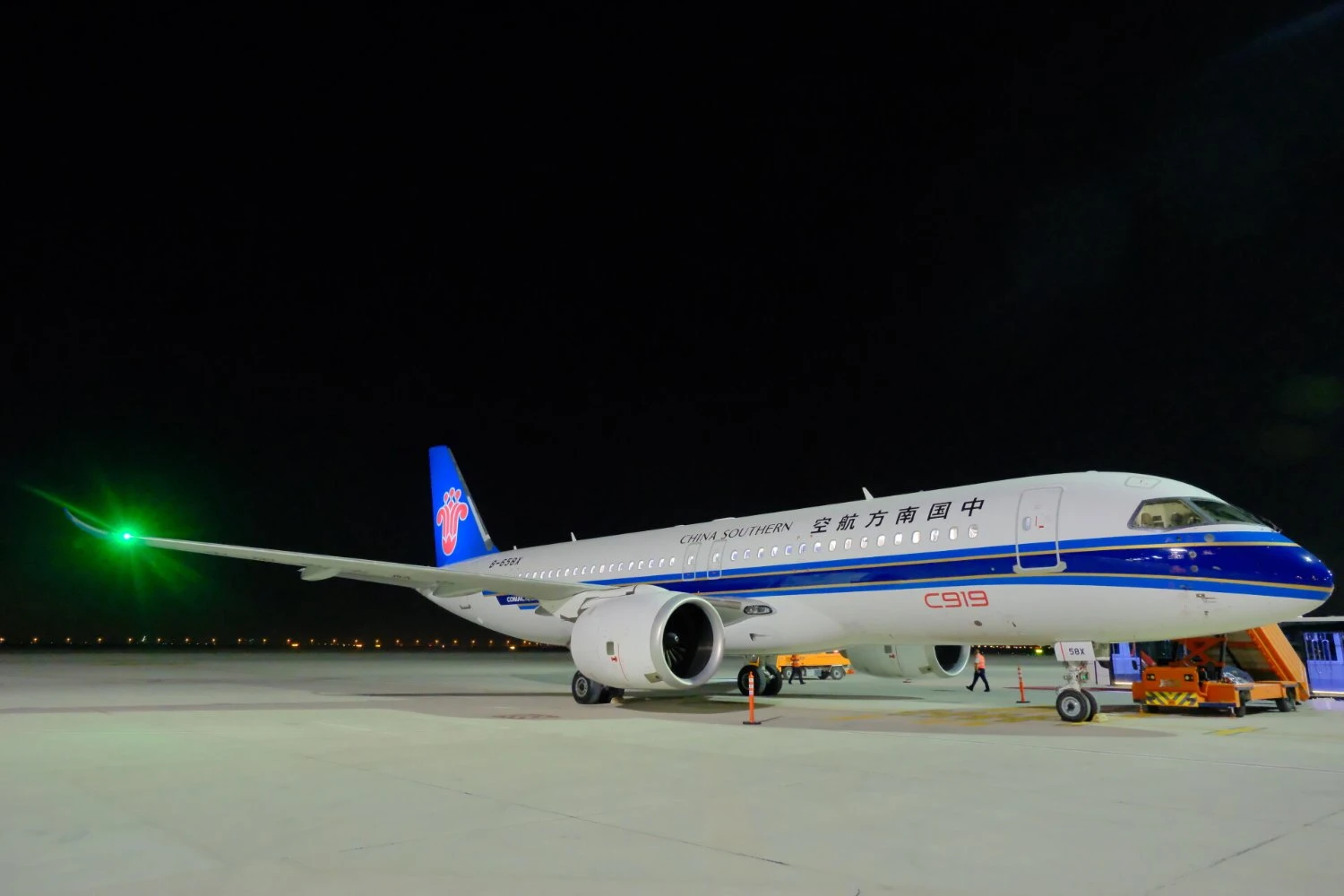 COMAC C919 faz sua estreia no Oriente Médio durante o Dubai Airshow