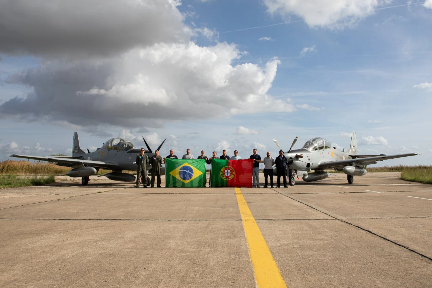 Mais dois turboélices A-29N Super Tucano chegam a Portugal