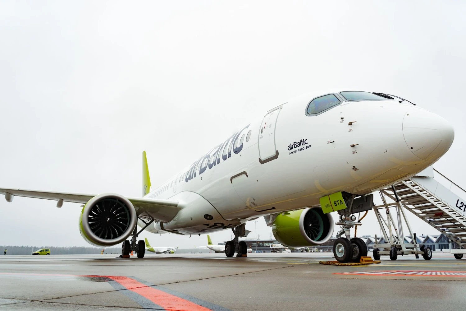 airBaltic recebe o 51º Airbus A220-300