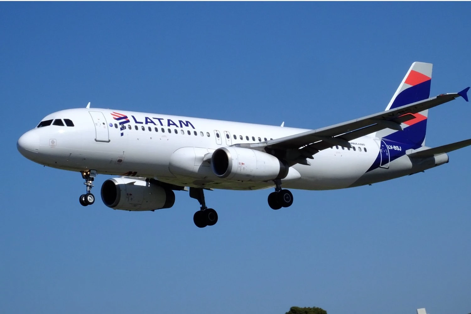 Latam condiciona retomada dos voos Bogotá–Caracas a garantias de segurança