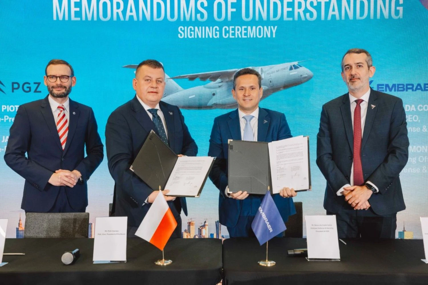 Assinatura dos cinco memorandos entre Embraer e PGZ (Embraer)