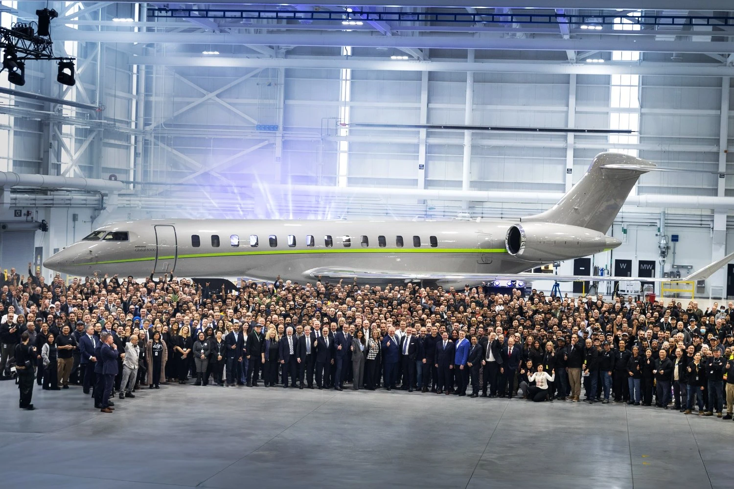 Bombardier entrega o primeiro jato executivo Global 8000