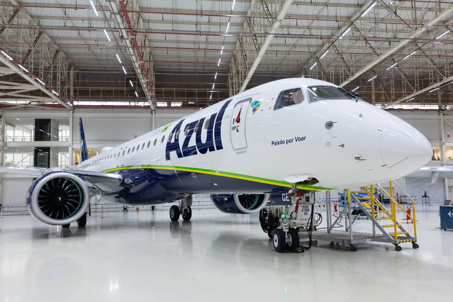 Azul abre 43 vagas de estágio técnico em manutenção de aeronaves em três cidades