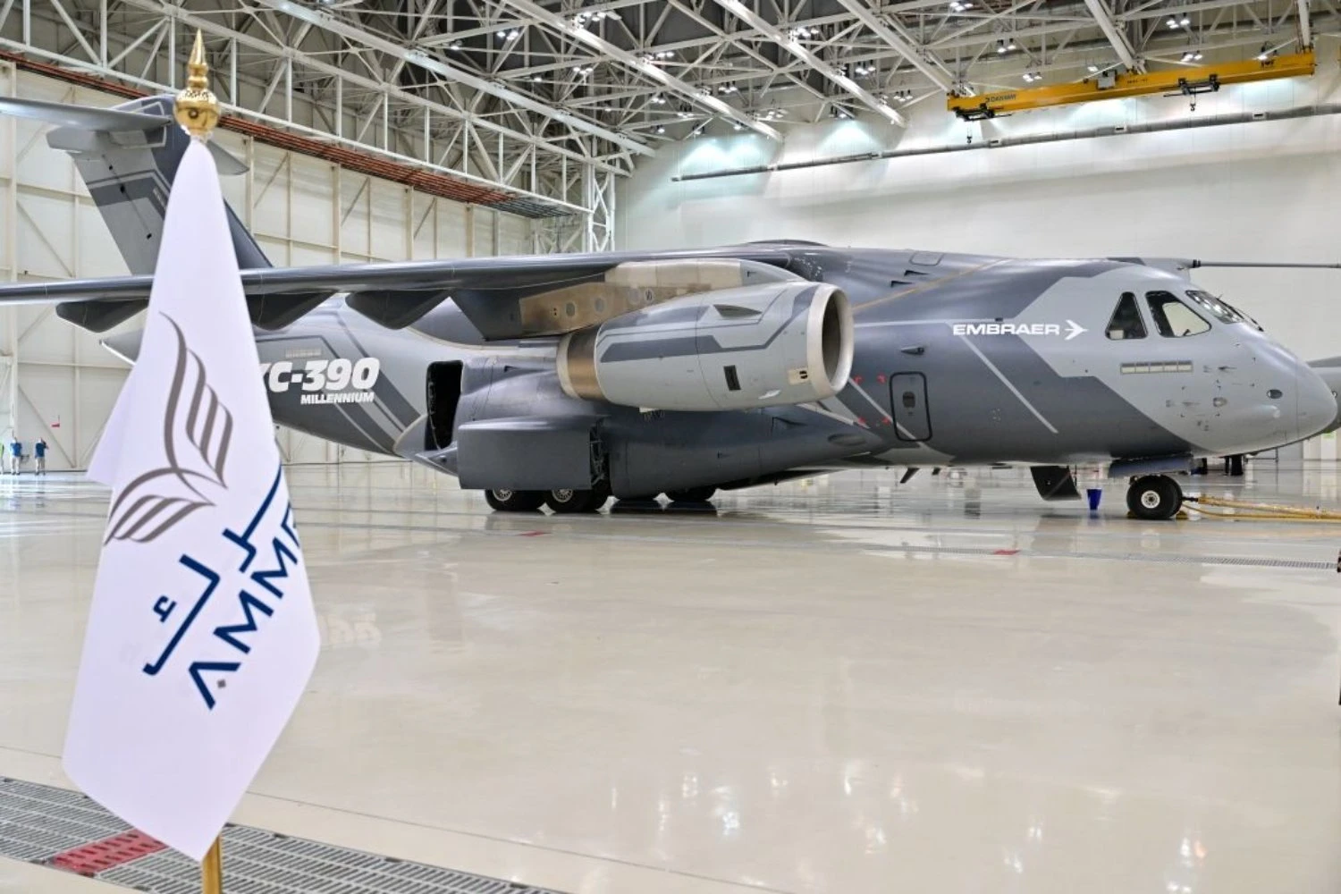Embraer KC-390 Millennium visita instalação da AMMROC nos Emirados Árabes Unidos