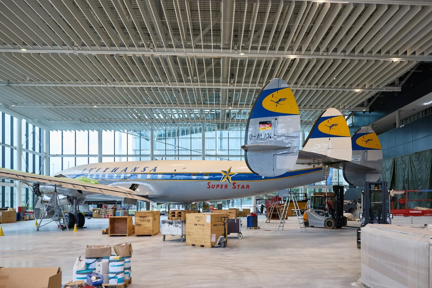 Lufthansa conclui montagem dos clássicos aviões Junkers Ju 52 e Lockheed L-1649 Super Star
