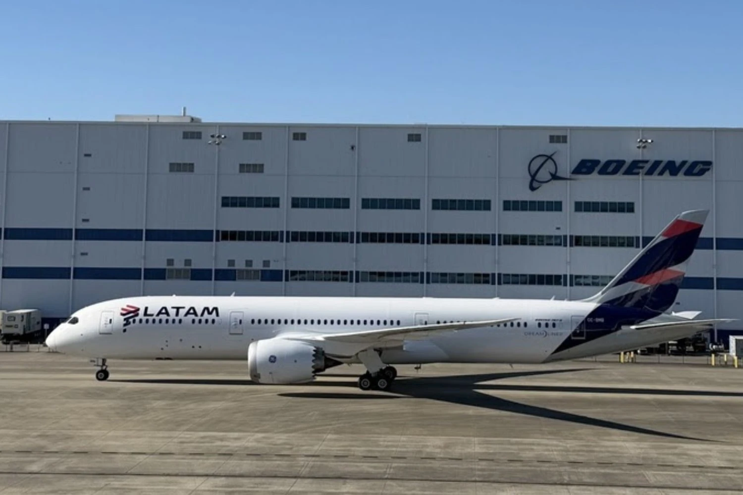 LATAM recebe primeiro Boeing 787-9 com motores GEnx