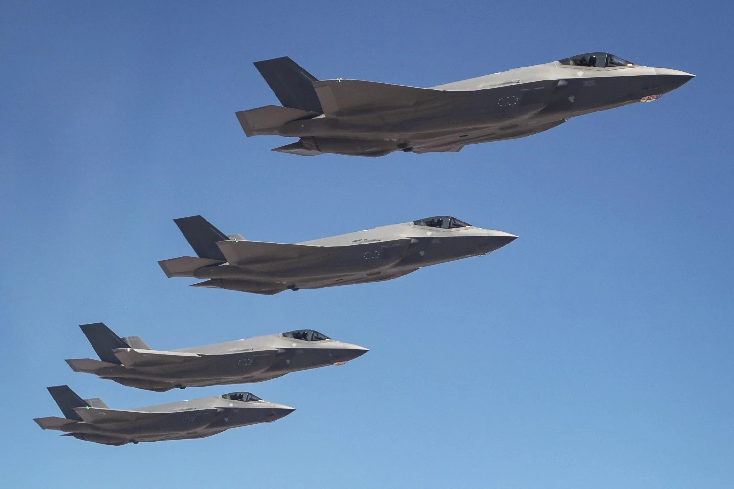 Lockheed Martin entrega 191 caças F-35 em 2025, seu recorde histórico