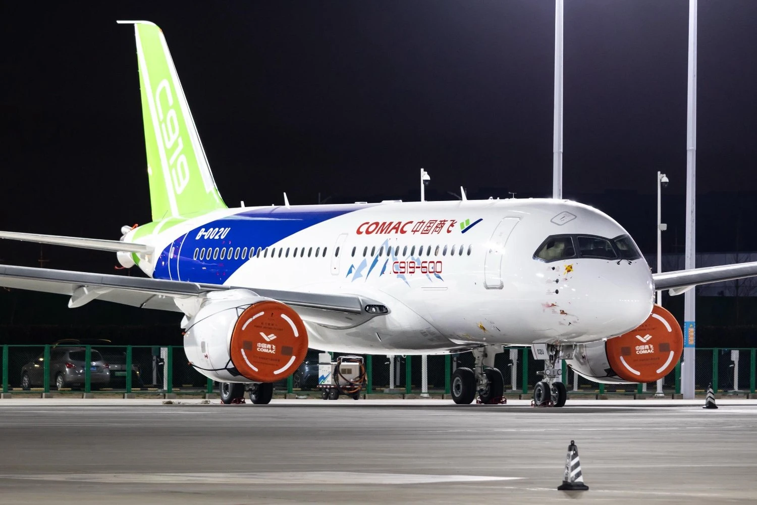Jato chinês que concorre com o 737 e A320 ganha versão menor