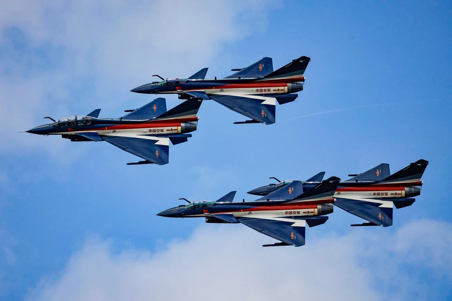 Caça J-10C estará no Singapore Airshow em equipe de acrobacias