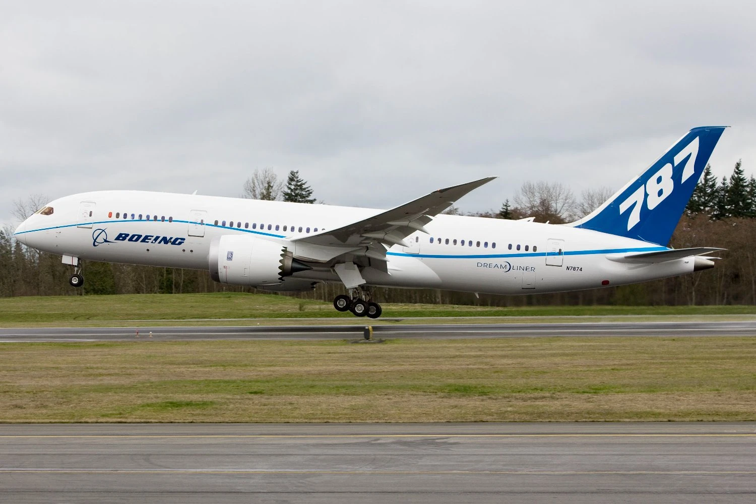 Boeing aposenta 787-8 que serviu para testes 15 anos após primeiro voo