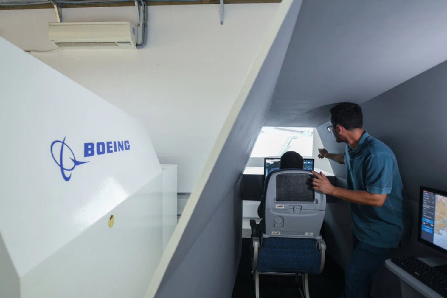 Boeing fecha parceria para três novos laboratórios estudantis no Brasil