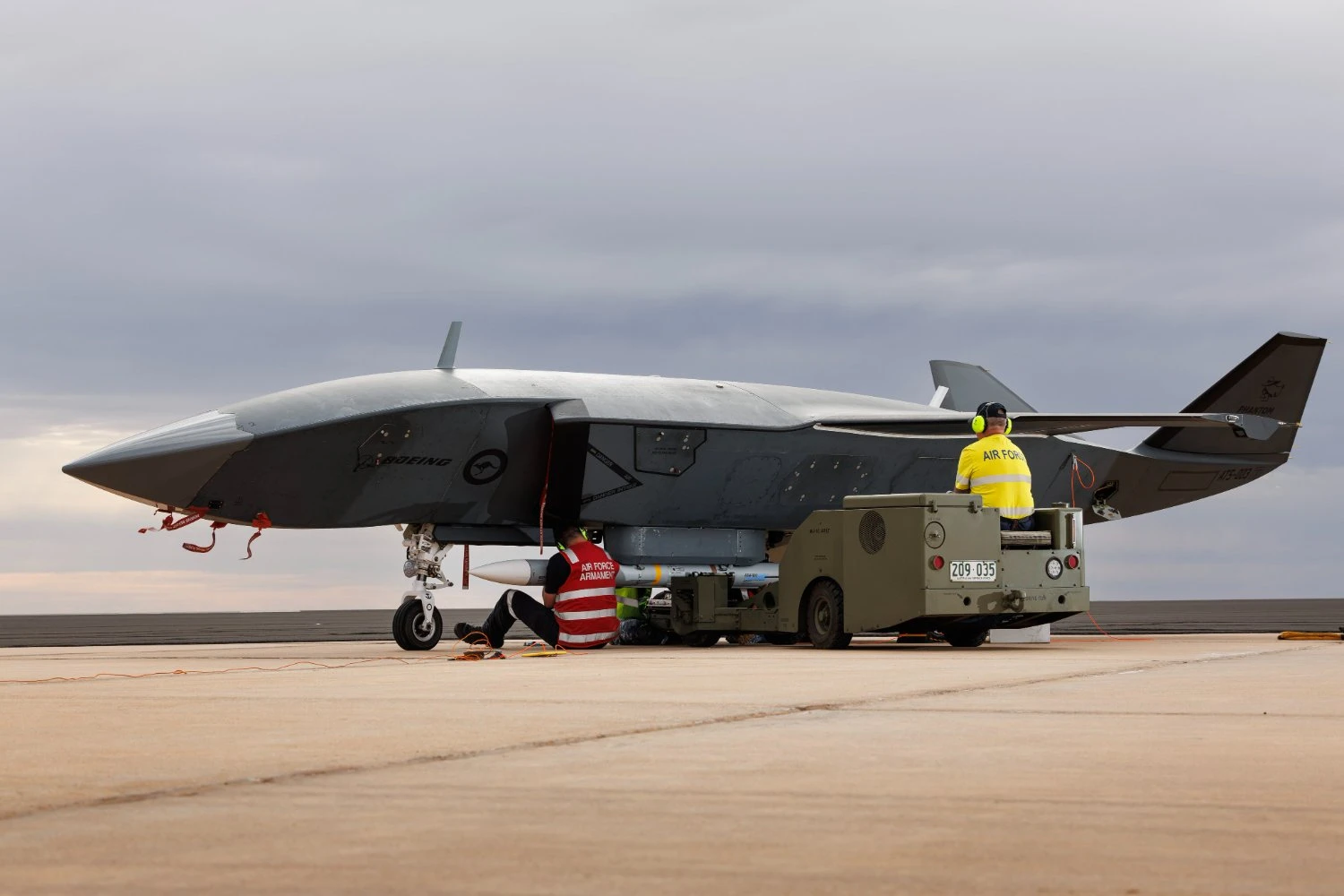 Drone MQ-28 Ghost Bat vai ganhar novas asas e compartimento interno de armas, diz Boeing
