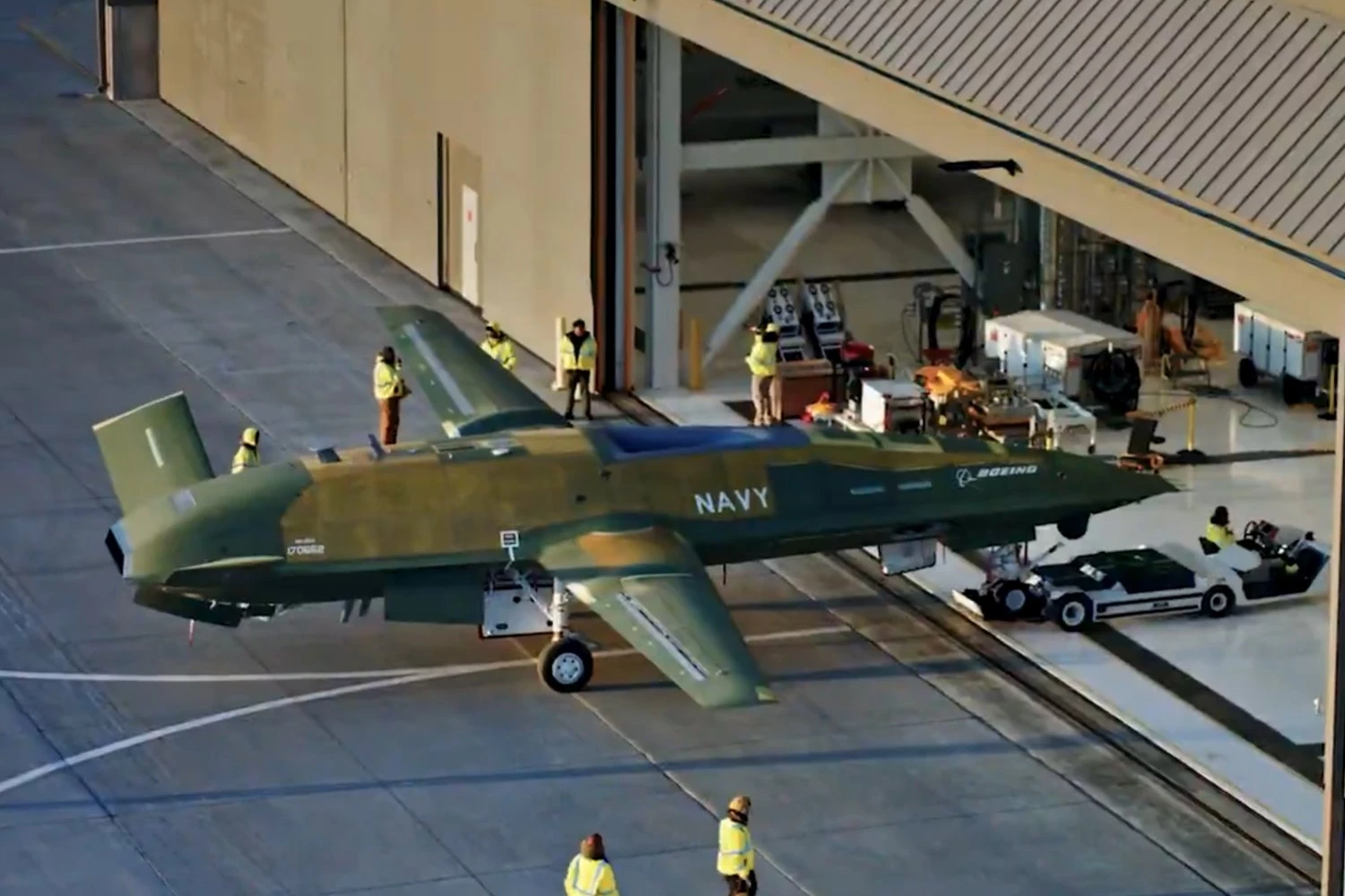 Drone de reabastecimento aéreo MQ-25 Stingray conclui primeiro teste de táxi