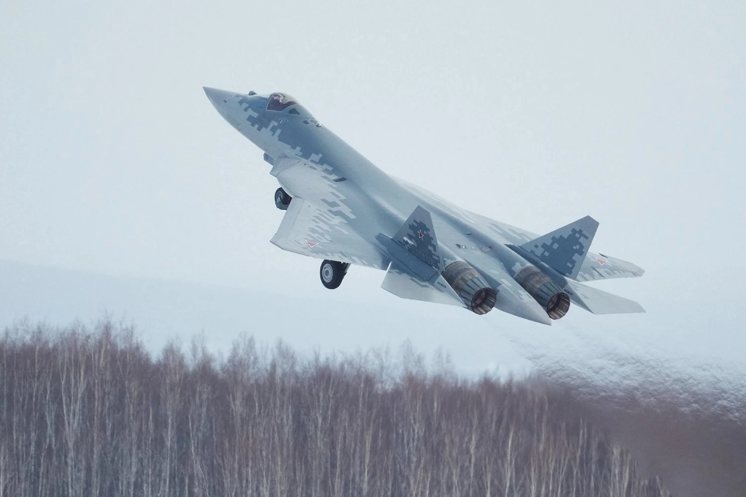Rússia recebe novo lote de caças Su-57 com sistemas atualizados, diz fabricante