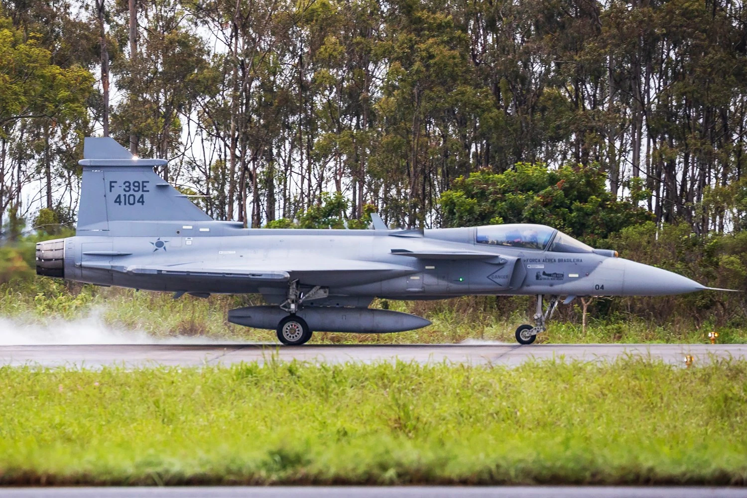 Após longa espera, Saab apresenta o primeiro caça supersônico feito no Brasil