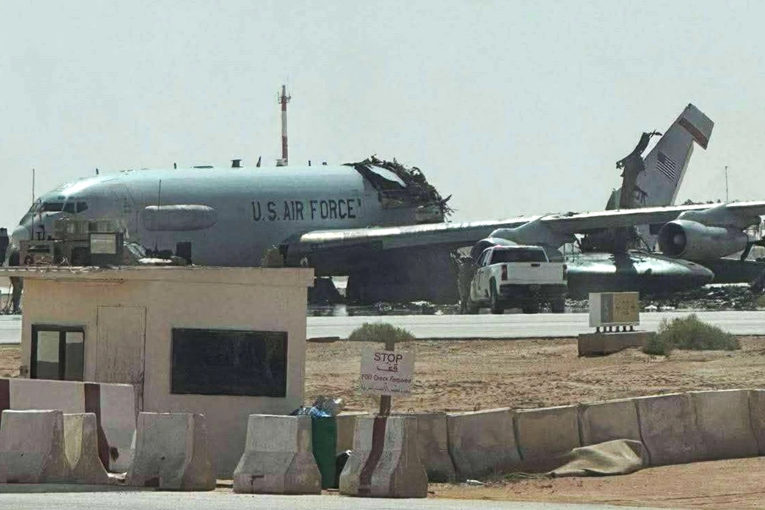Avião-radar dos EUA aparece destruído em ataque iraniano a base na Arábia Saudita