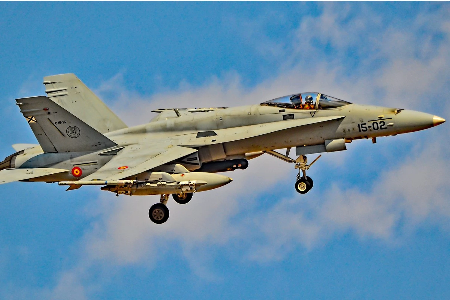 Espanha vai manter caças F/A-18 e Harrier em serviço até próxima década