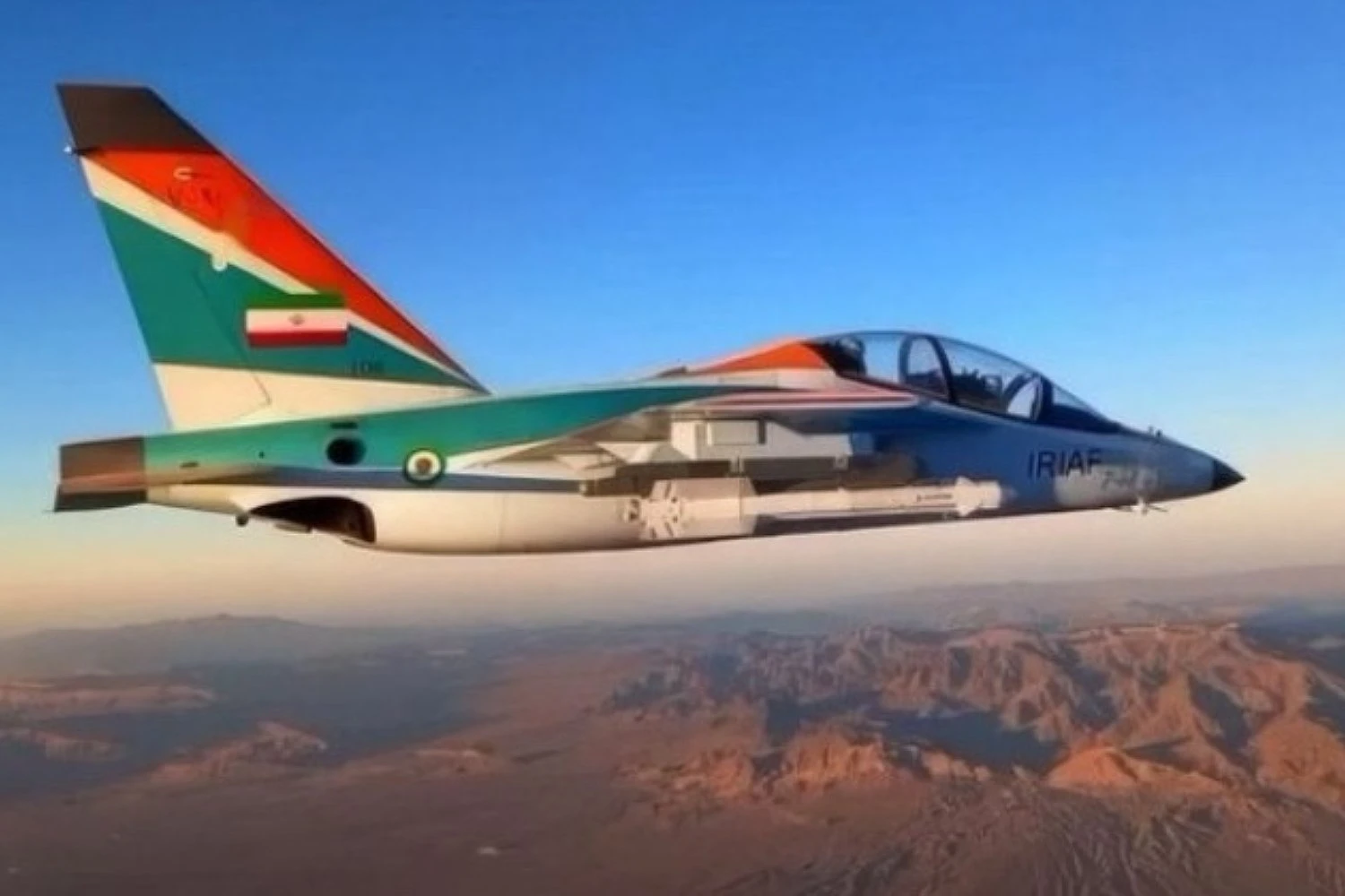 IRIAF Yak-130 equipado com míssil ar-ar