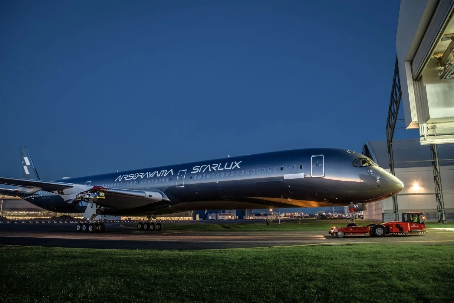 Companhia de Taiwan revela A350-1000 com pintura de badalado artista japonês