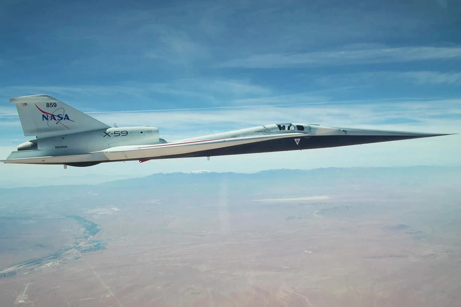 Avião X-59 da NASA voa com trem de pouso recolhido pela primeira vez