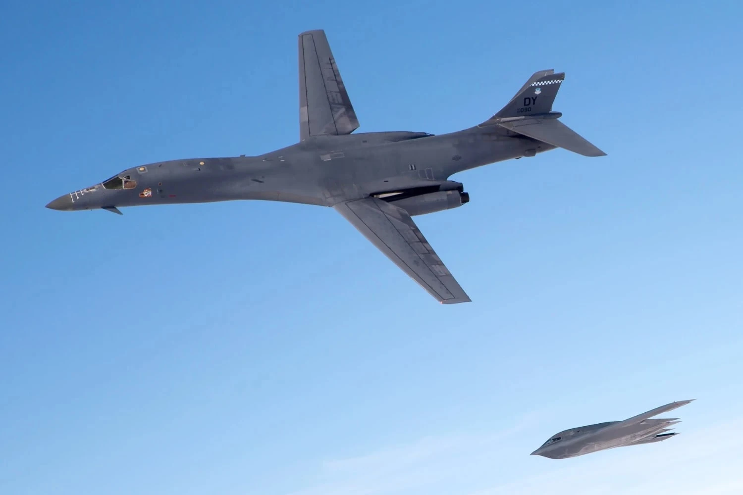 Força Aérea dos EUA planeja manter bombardeiros B-1 e B-2 em serviço na próxima década