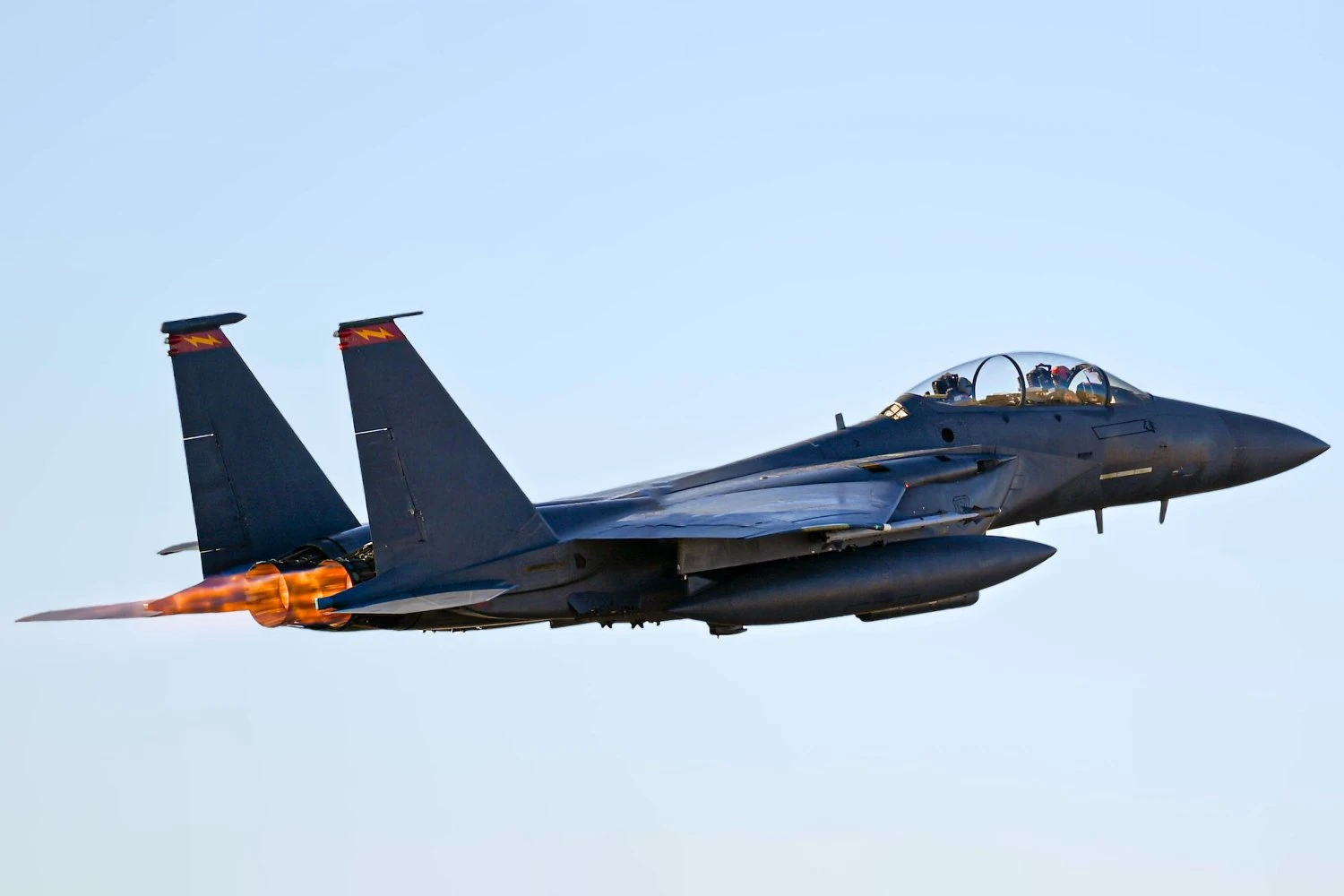 Caça F-15E dos EUA é derrubado sobre o Irã nesta sexta-feira, 3
