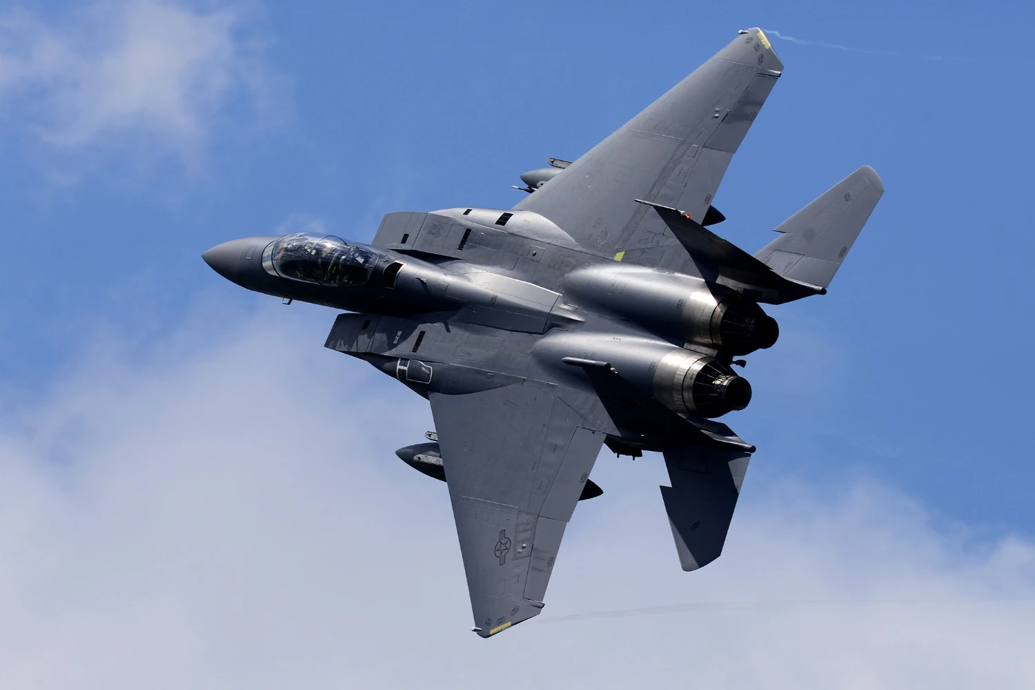 Forças dos EUA resgatam segundo membro da tripulação do caça F-15E abatido no Irã