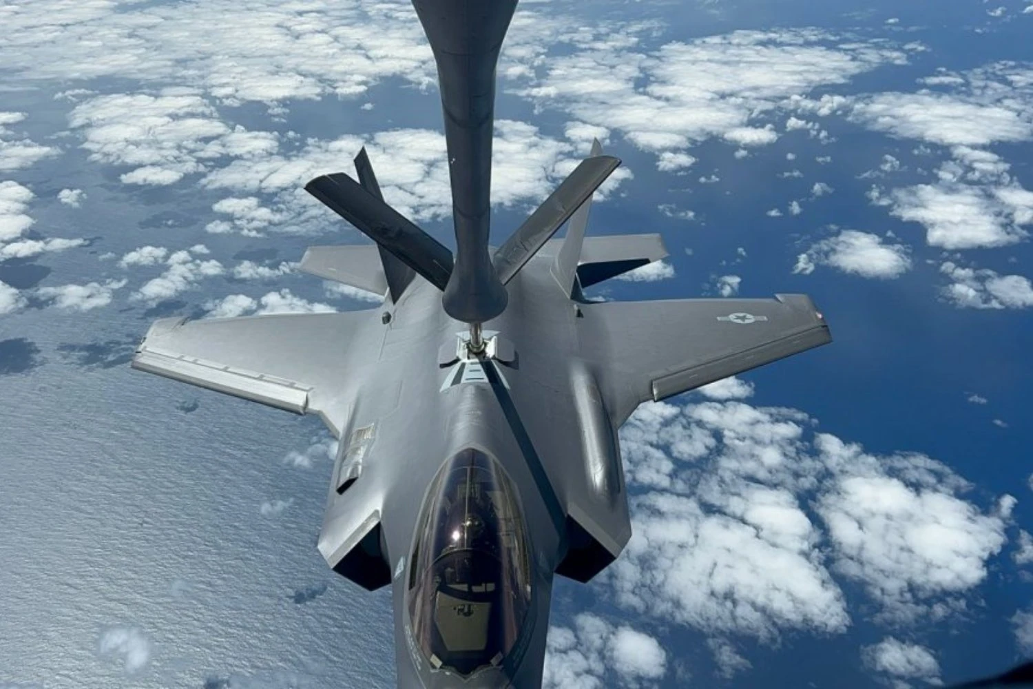 Caça F-35 da Força Aérea dos EUA é reabastecido por KC-135 chileno pela primeira vez