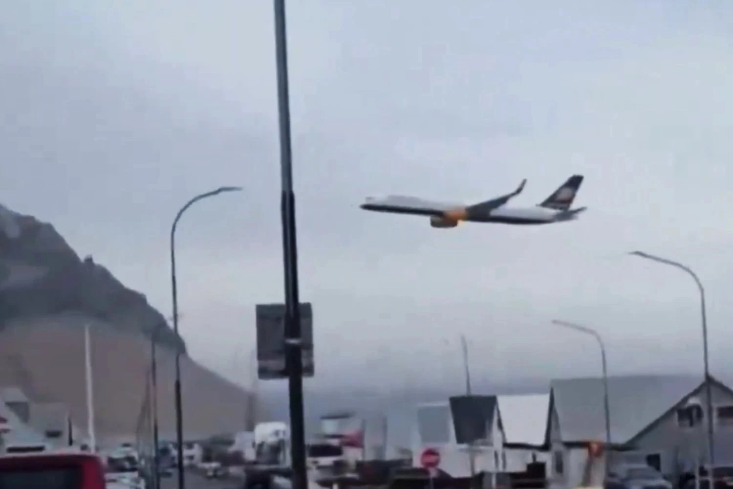Piloto resolve dar rasante com Boeing 757 por contra própria antes de aposentadoria