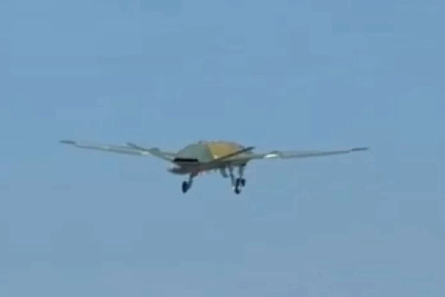 Primeiro drone MQ-25 Stingray de produção da Marinha dos EUA completa voo inaugural