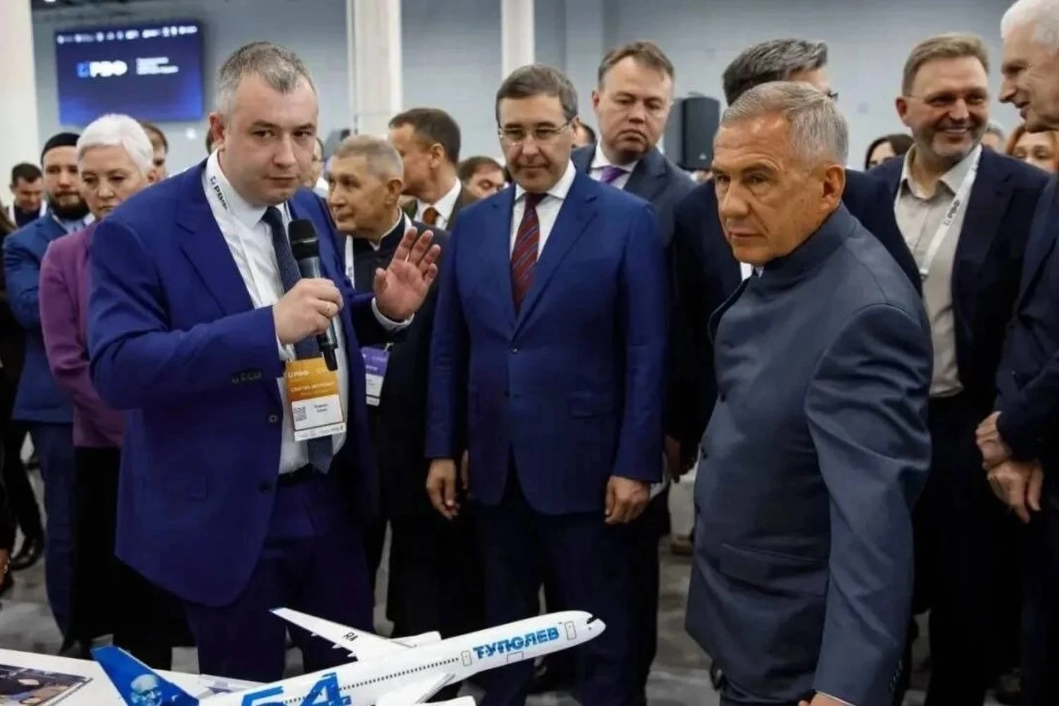 O Tupolev Tu-454 foi revelado em um fórum em Kazan (UAC)