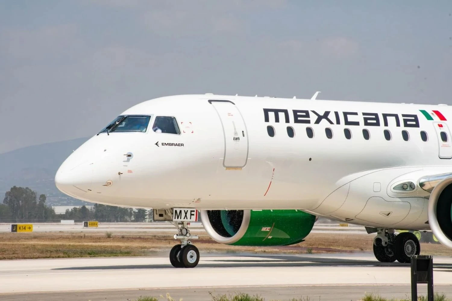 Mexicana recebe primeiro de 10 jatos Embraer E190-E2