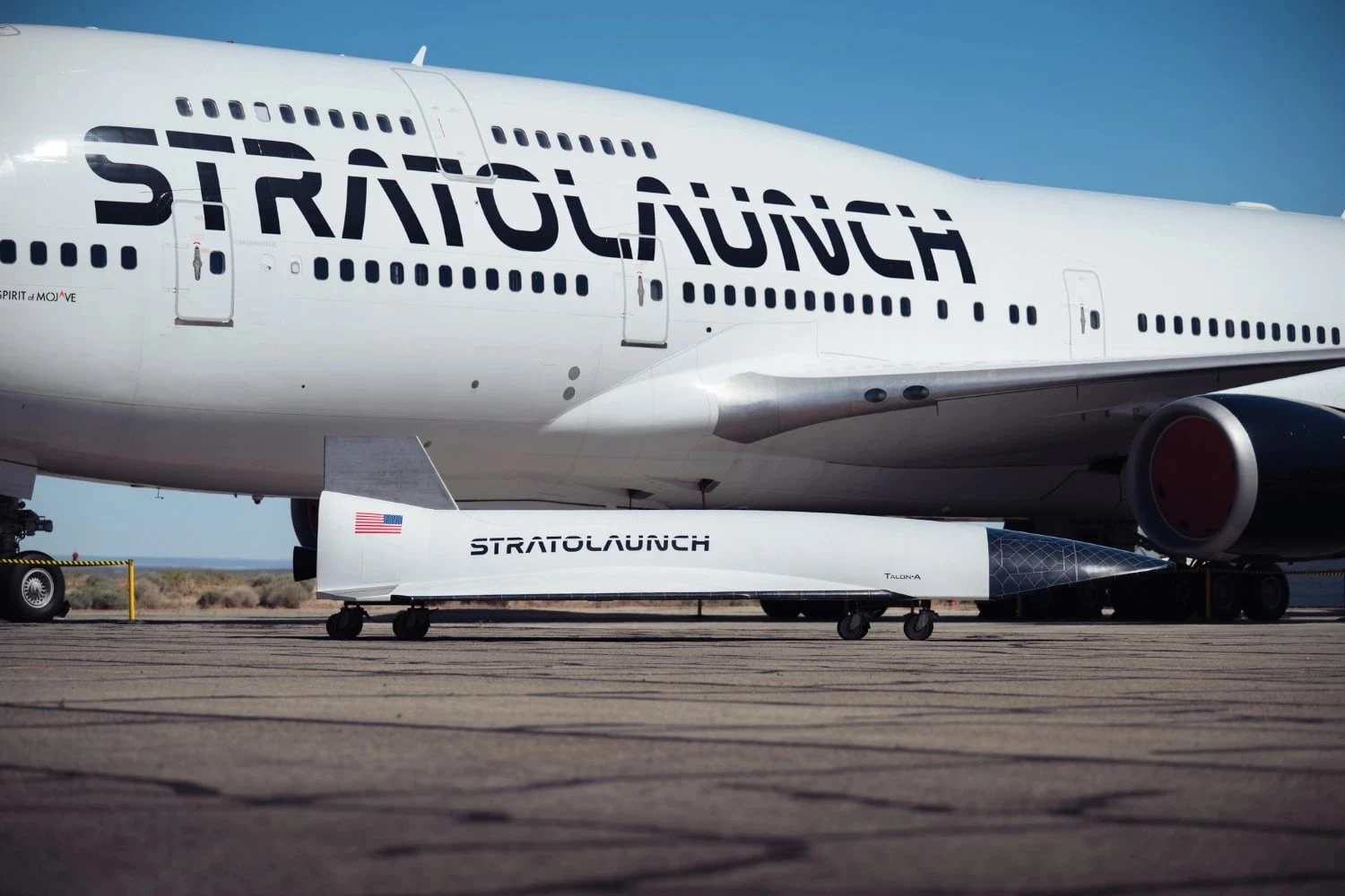 Veículo hipersônico da Stratolaunch e o transportador Boeing 747-400 (Stratolaunch)