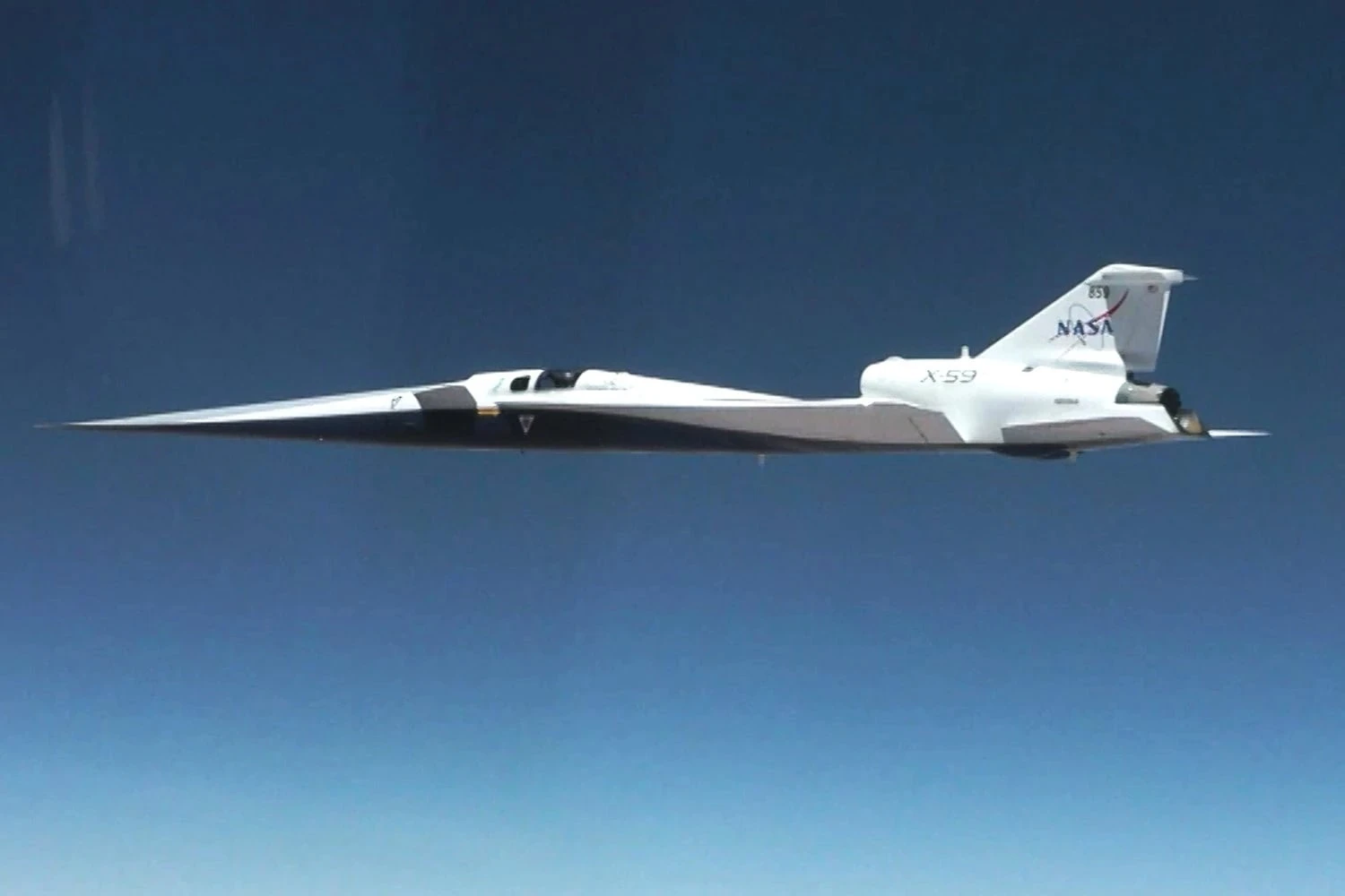 Avião ‘silencioso’ X-59 da NASA ultrapassa a barreira do som pela primeira vez